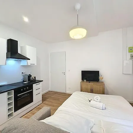 Appartement Cosy Studio, Centre Thomassin 1 *